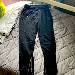 ** 3 for $40 ** Forever Men small joggers with zippers at inner ankles